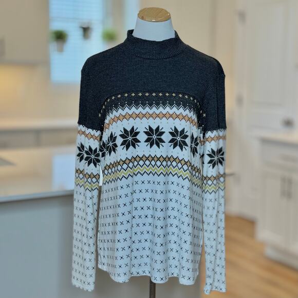 Maurices | Gray Mock Neck Winter Holiday Print Long Sleeve Top - Picture 1 of 4